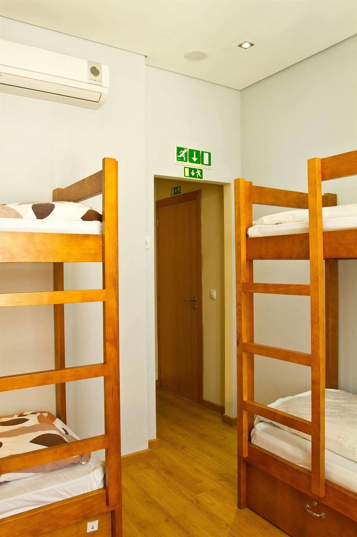 B.A. Hostel Lissabon Buitenkant foto