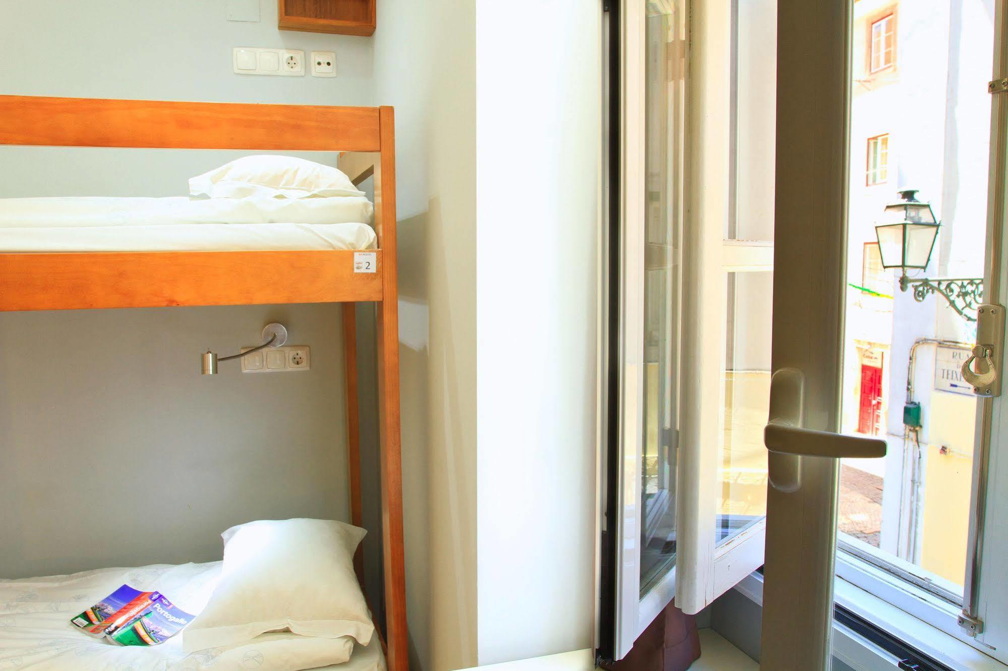 B.A. Hostel Lissabon Buitenkant foto